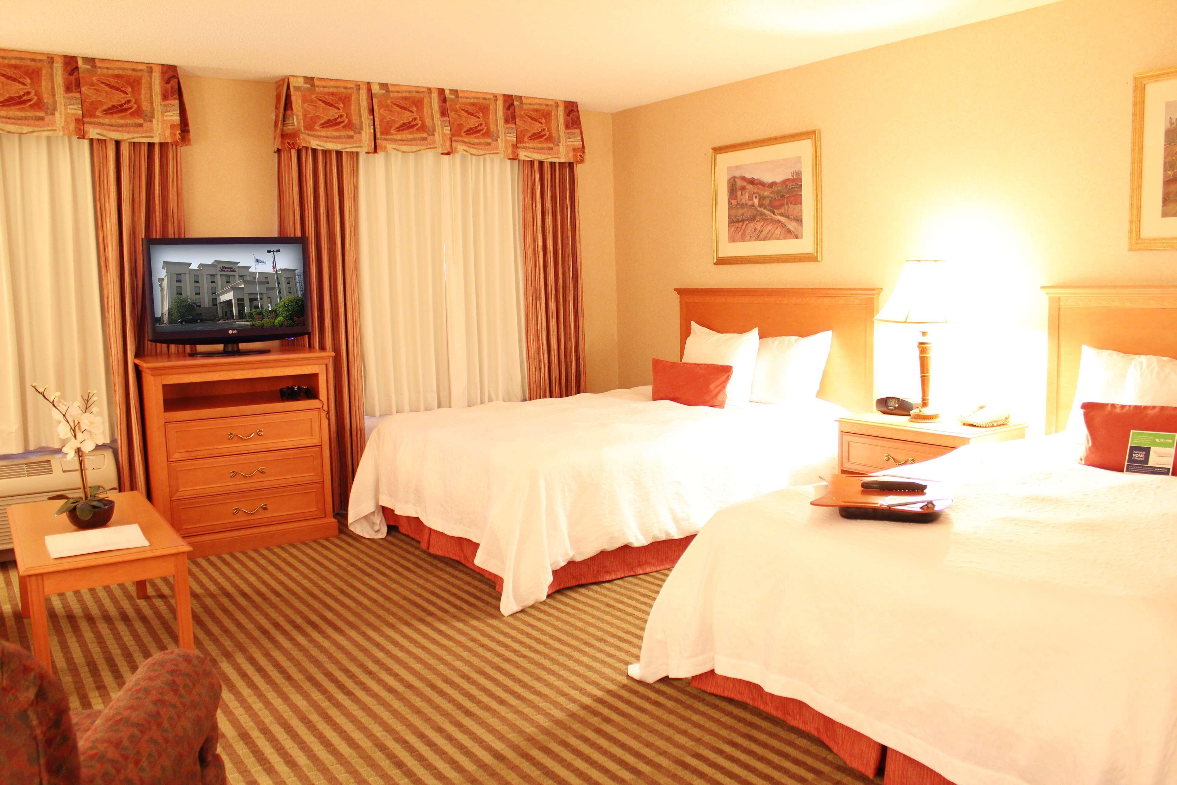 Hampton Inn & Suites Addison Bagian luar foto