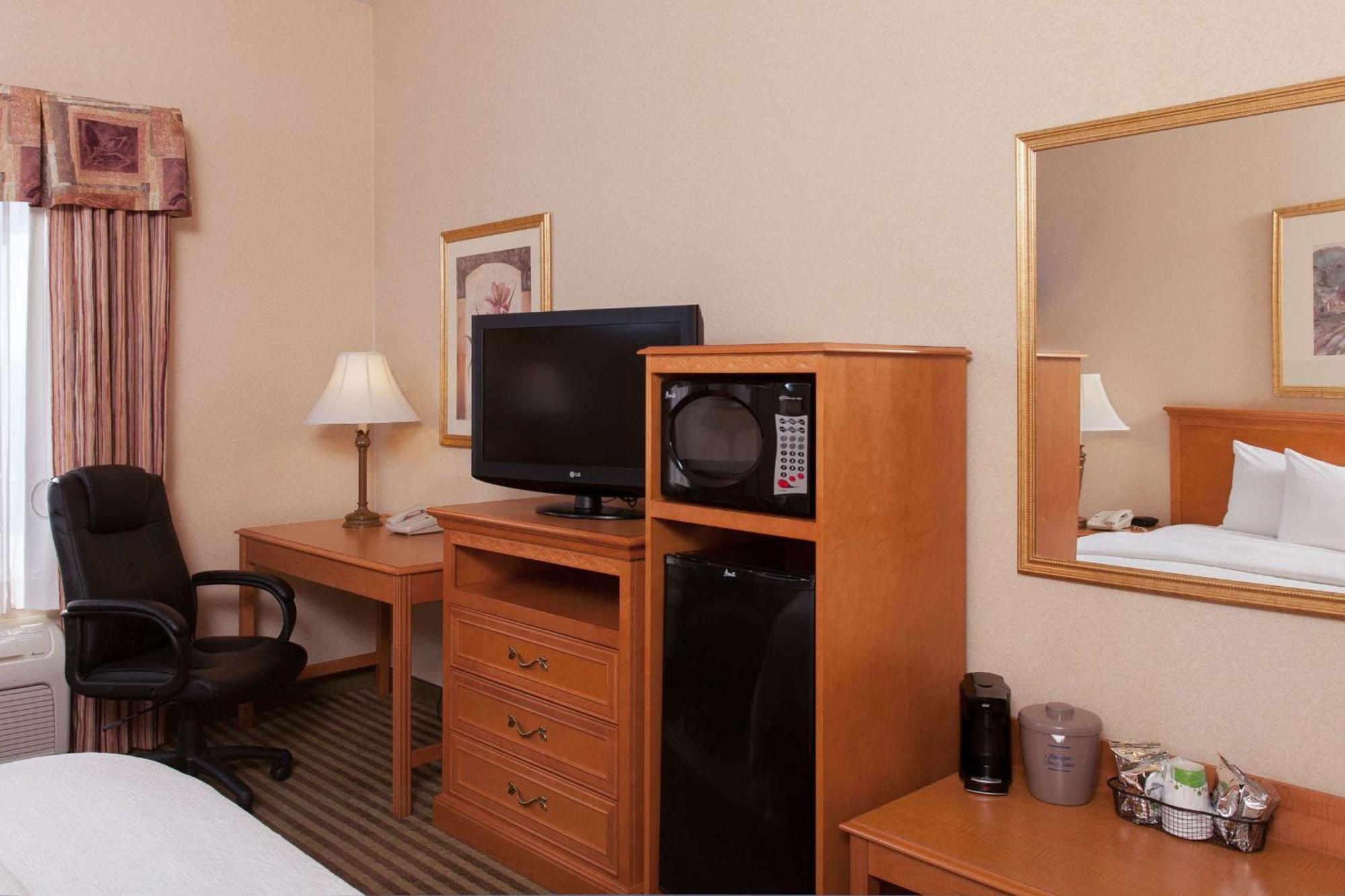 Hampton Inn & Suites Addison Bagian luar foto