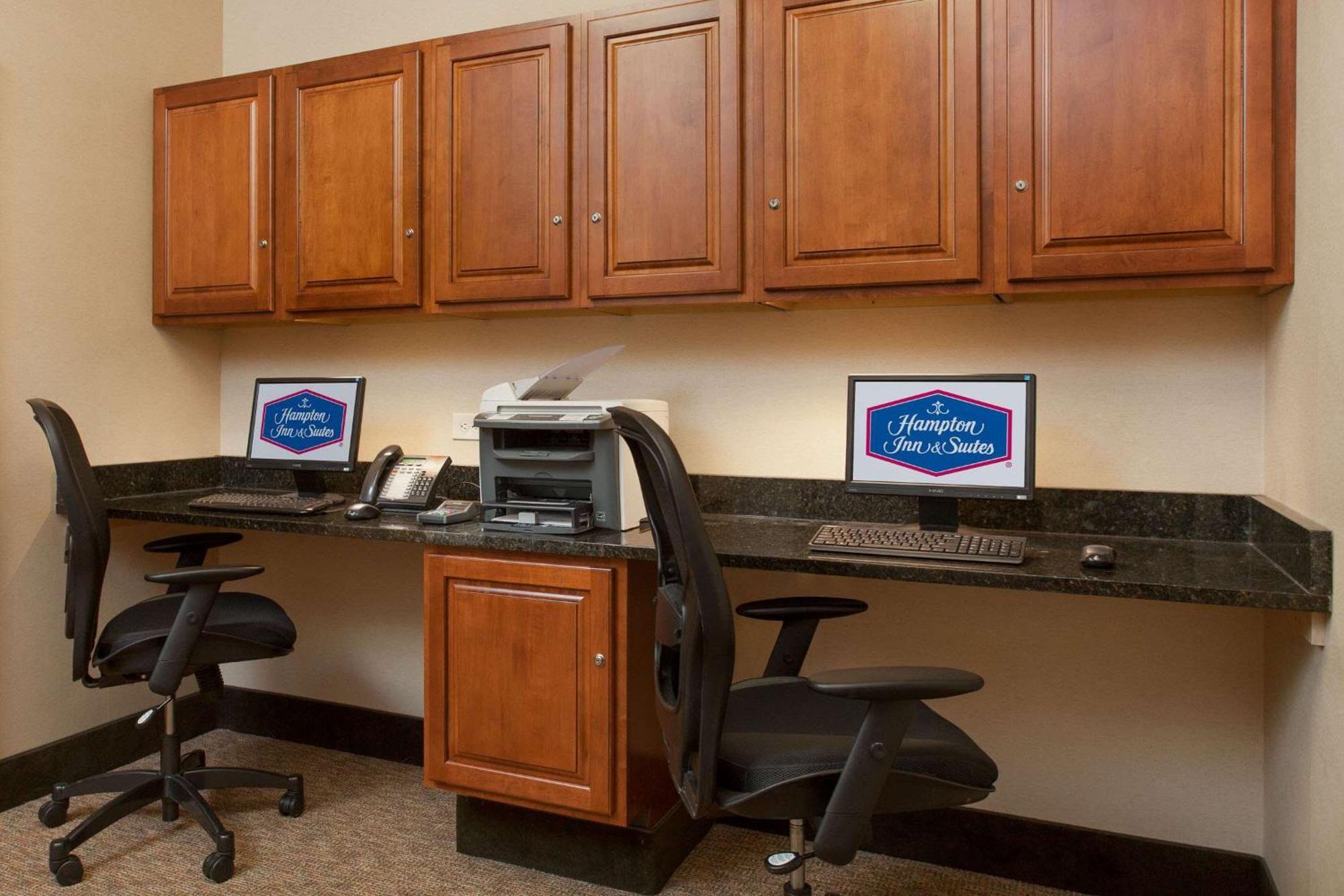 Hampton Inn & Suites Addison Bagian luar foto