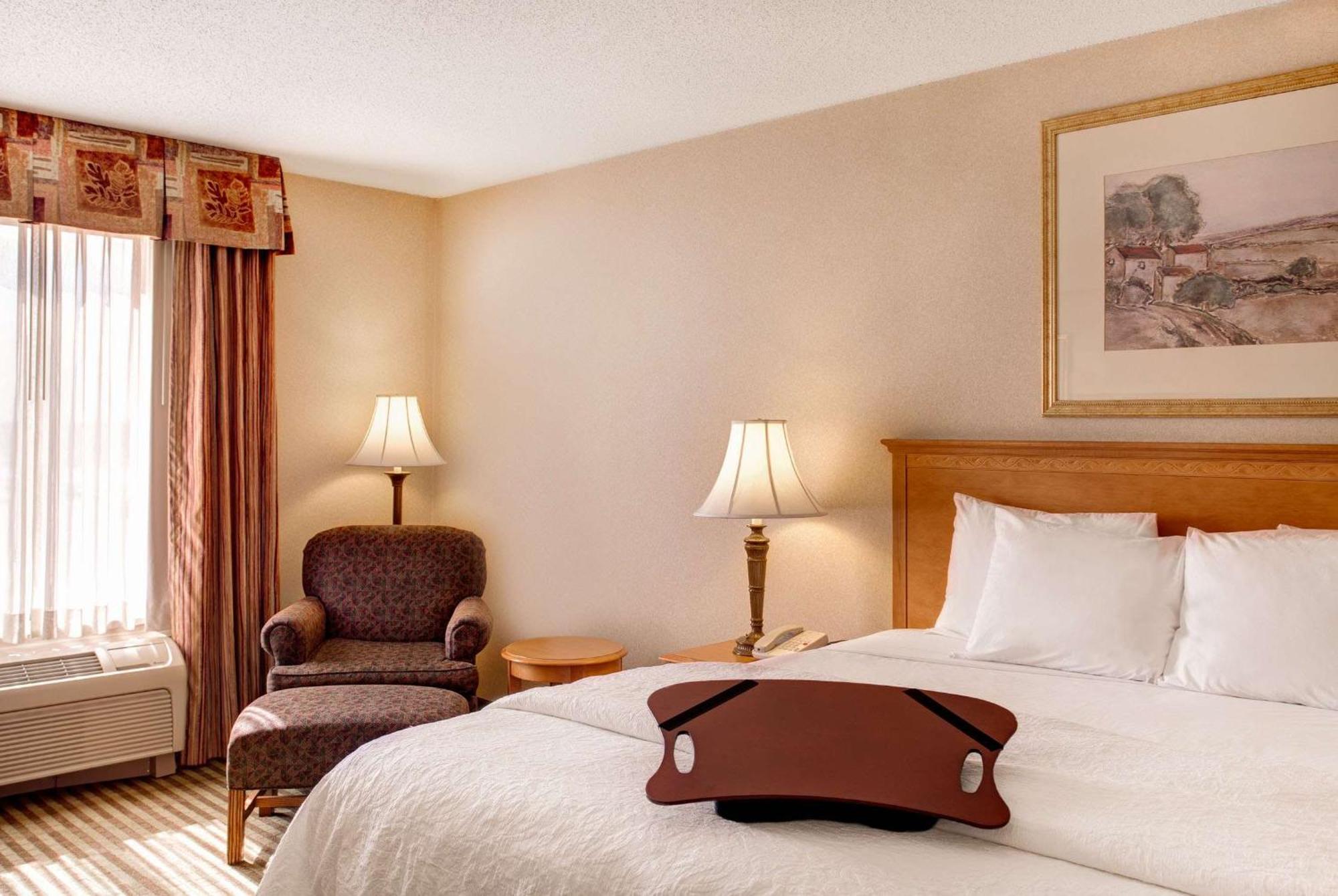 Hampton Inn & Suites Addison Bagian luar foto