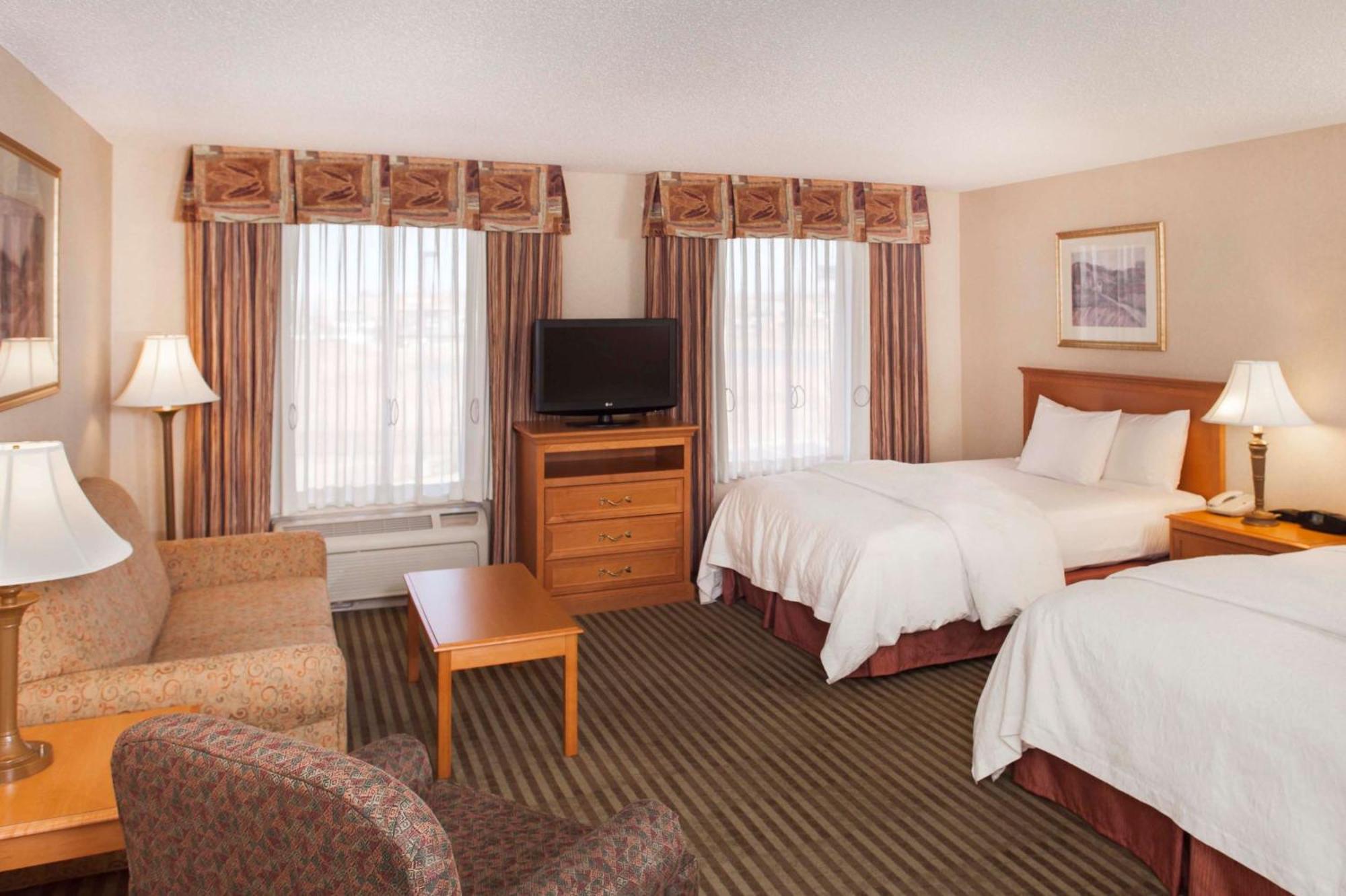 Hampton Inn & Suites Addison Bagian luar foto