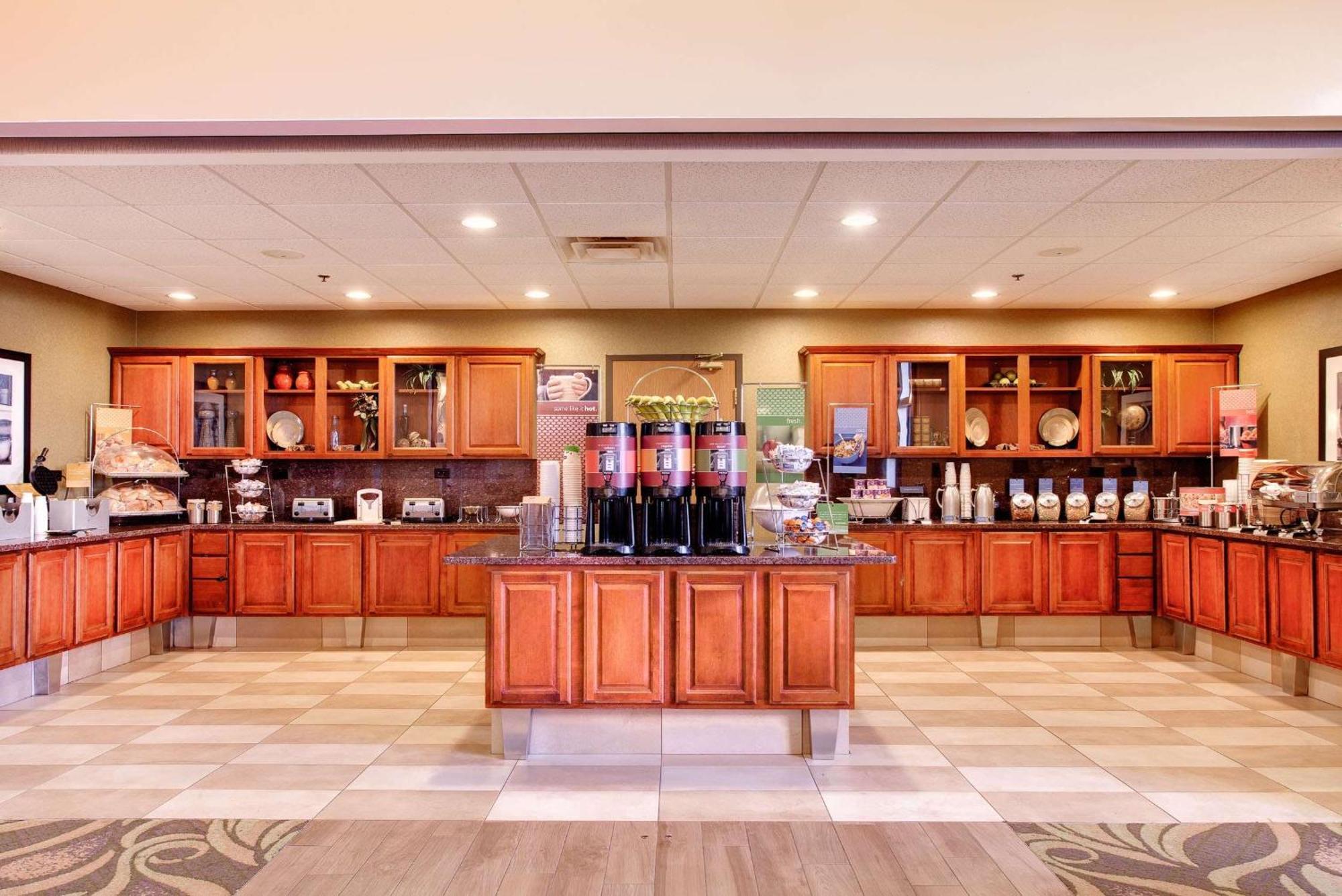 Hampton Inn & Suites Addison Bagian luar foto