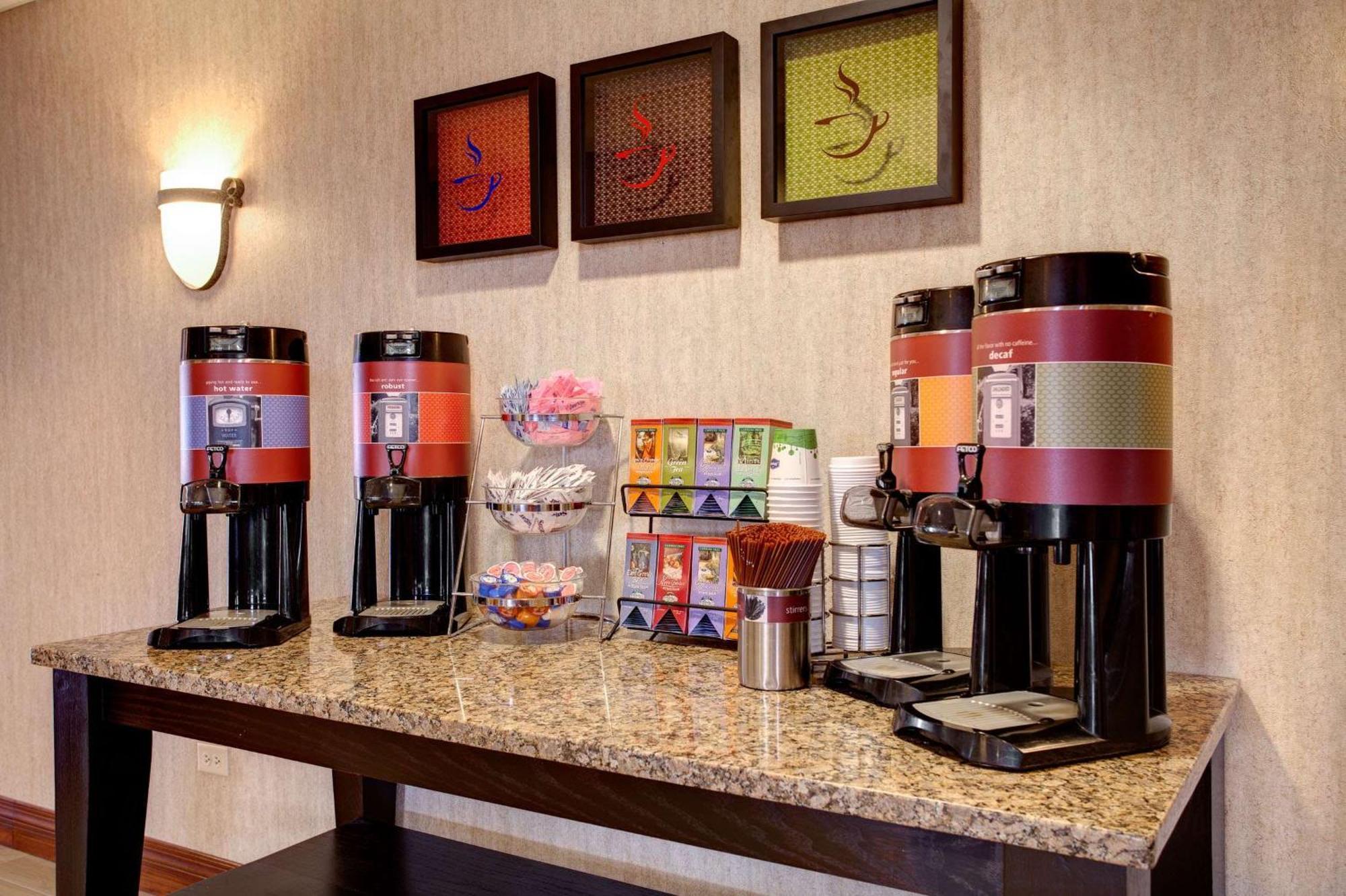 Hampton Inn & Suites Addison Bagian luar foto