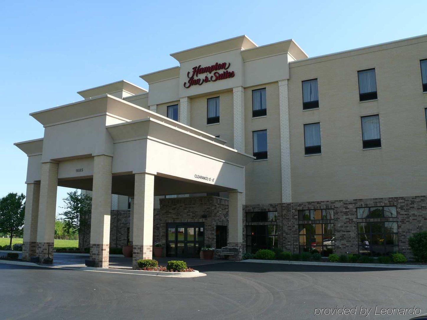 Hampton Inn & Suites Addison Bagian luar foto