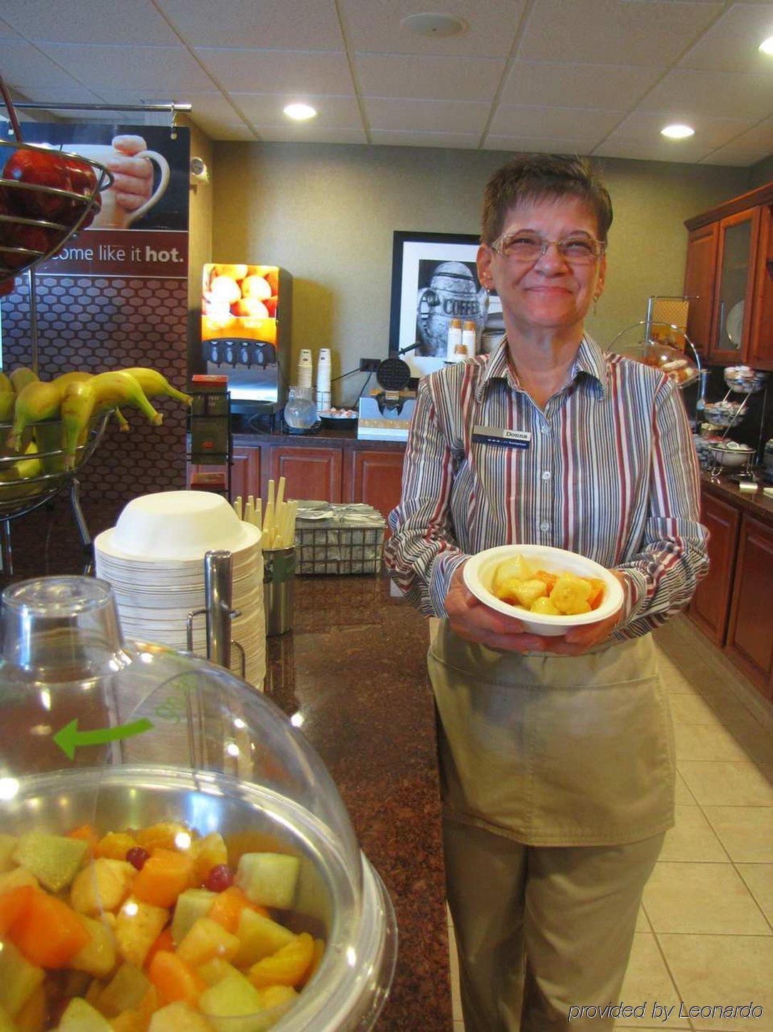 Hampton Inn & Suites Addison Bagian luar foto
